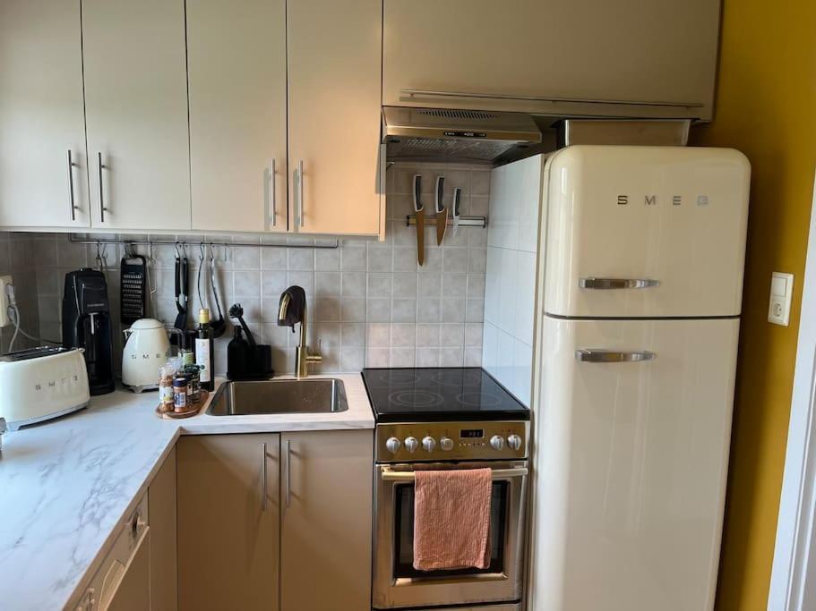 Charming 3 Bedroom Apartment Akureyri Bagian luar foto
