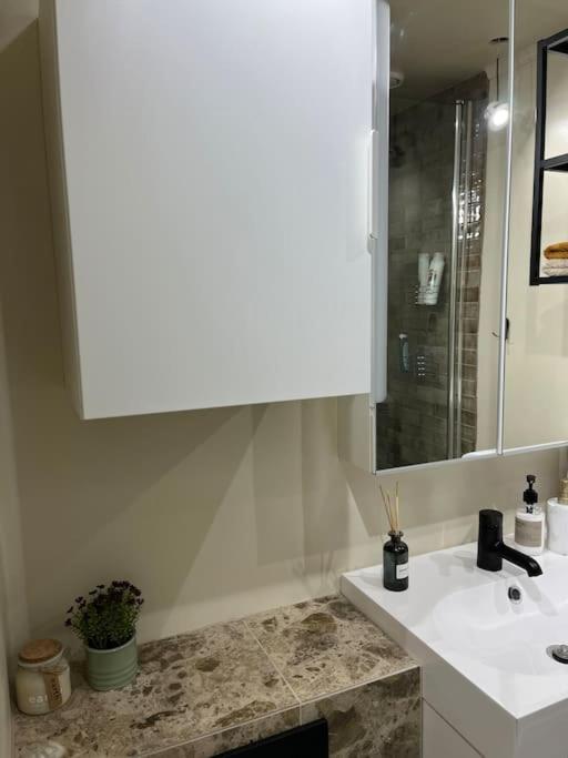 Charming 3 Bedroom Apartment Akureyri Bagian luar foto